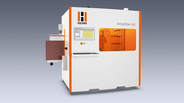 The vertical CNC series EVOLUTION 7401 and 7402.
