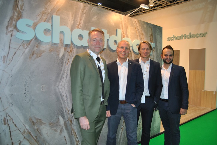 Schattdecor at Dubai WoodShow 2018. From left: Sebastian Hunathey, Andreas Bruckbauer, Andreas Bachmeier and Seluk Űlger. Photo Datalignum.
