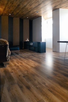 Extreme surfaces! The 2012 laminate flooring trends  between wood and stone.